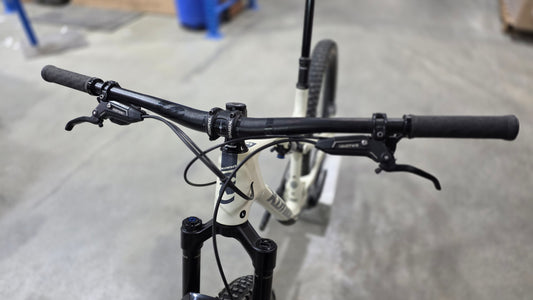 (DEMO) Hei Hei CR G10 SRAM Gloss Bone Large - Image 2